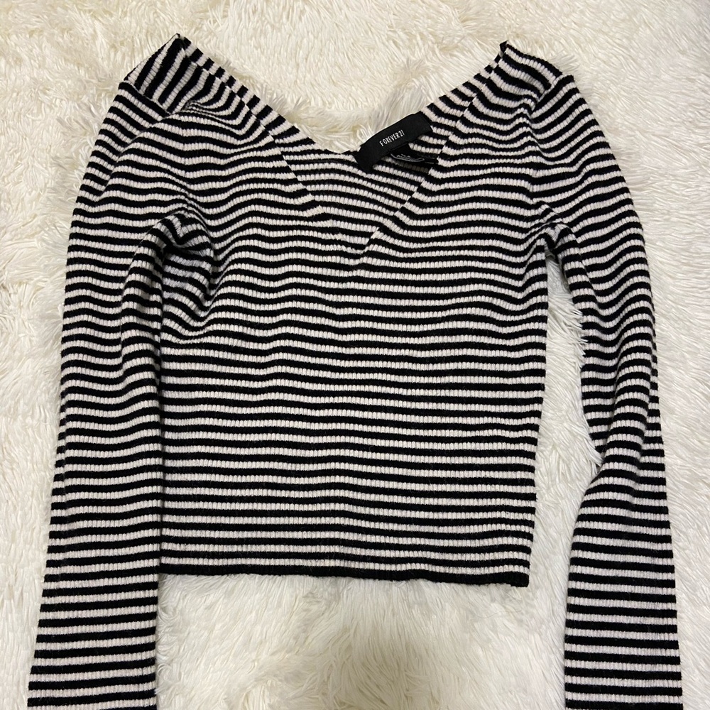 Stripped cropped v sweater